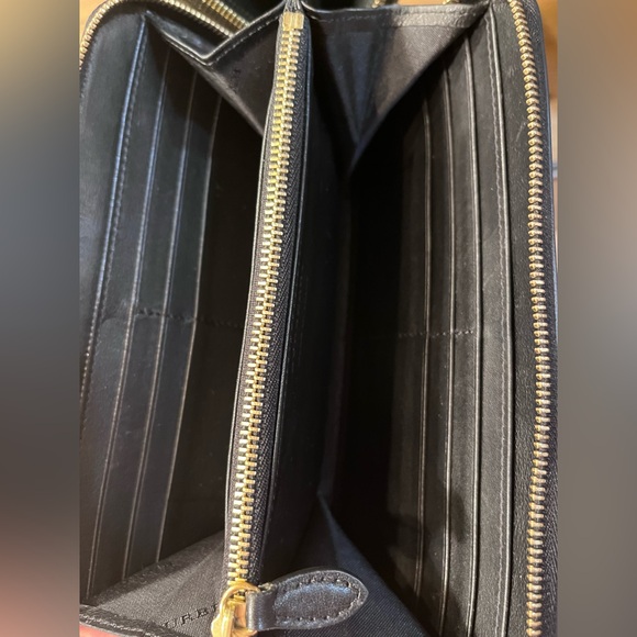 Burberry Pre-Loved Black and Tan Wallet - Picture 7 of 11